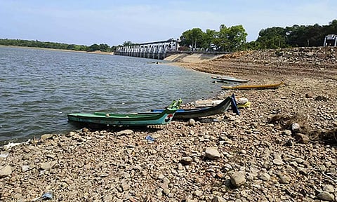 கிருஷ்ணா தண்ணீரை எதிர்பார்த்து காத்திருக்கும் பூண்டி ஏரி