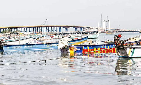 பாம்பன் மீனவர்கள் காலவரையற்ற வேலை நிறுத்த போராட்டம் தொடக்கம்