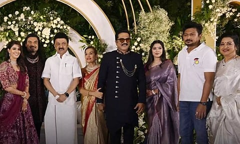 வரலட்சுமி திருமண வரவேற்பு நிகழ்ச்சி: மு.க.ஸ்டாலின் கலந்துகொண்டு மணமக்களை வாழ்த்தினார்