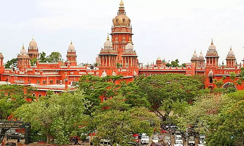 தமிழக பொதுத்துறை கூடுதல் செயலாளருக்கு எதிராக பிடிவாரண்ட்