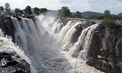 ஒகேனக்கல்லில் நீர்வரத்து 12 ஆயிரம் கனஅடியாக அதிகரிப்பு
