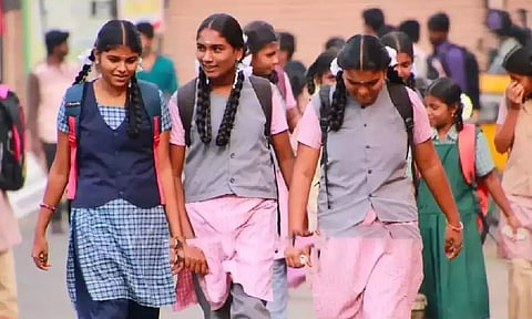 தமிழகம் முழுவதும் நாளை பள்ளிகளுக்கு விடுமுறை அறிவிப்பு