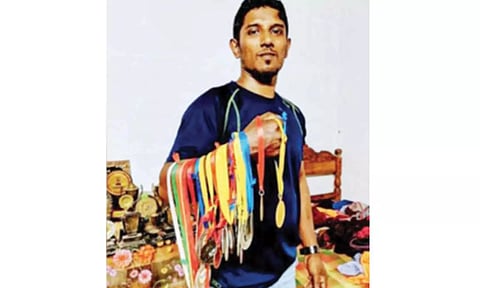 கை மல்யுத்தத்தில் சாதனை- நிதி இல்லாததால் உலக சாம்பியன்ஷிப் போட்டியை தவற விட்ட ஆட்டோ டிரைவர்