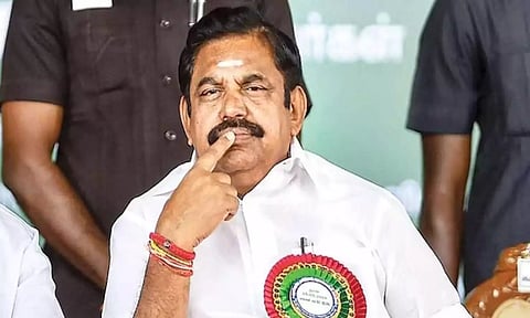 மீண்டும் அ.தி.மு.க.வில் சசிகலா, ஓ.பி.எஸ். : பிடிவாதத்தை தளர்த்தும் இ.பி.எஸ்.