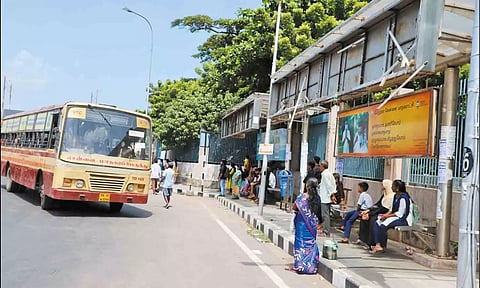 போக்குவரத்து போலீசார் எச்சரிக்கை: பஸ் நிறுத்தங்களில் ஆட்டோக்களை  நிறுத்தினால் கடும் நடவடிக்கை