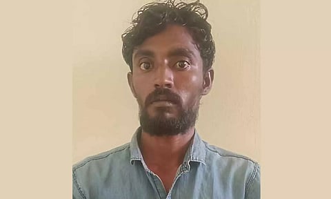 ஓடும் ஆட்டோவில் இருந்து குதித்து கைதி தப்பி ஓட்டம்