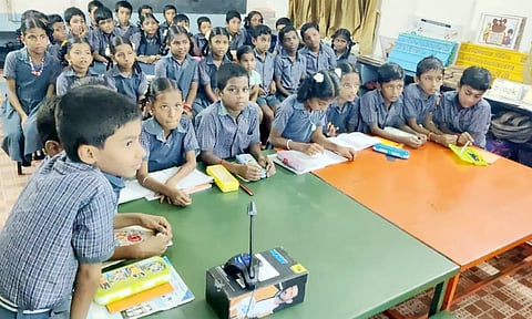 அரசு பள்ளியில் ஸ்மார்ட் வகுப்பறை: தனியார் பள்ளிகளுக்கு நிகராக உயர்ந்து வருகிறது