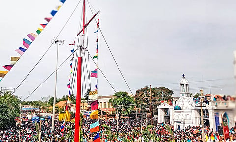 தூத்துக்குடி தூய பனிமய மாதா பேராலய திருவிழா கொடியேற்றம்