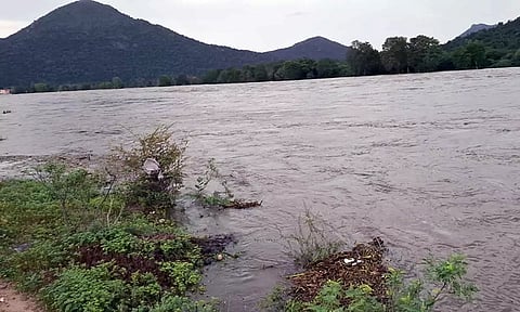 ஒகேனக்கல்லில் நீர்வரத்து 1.45 லட்சம் கனஅடியாக சரிவு