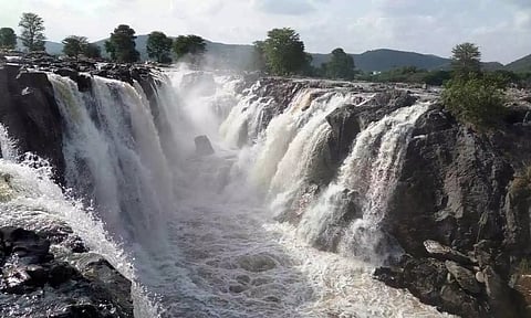 ஒகேனக்கல்லுக்கு நீர்வரத்து 10 ஆயிரம் கனஅடியாக குறைந்தது