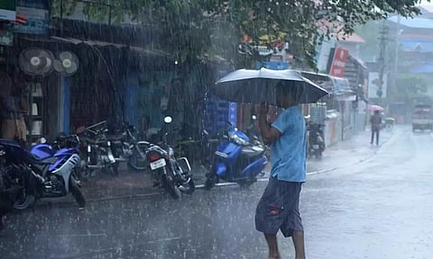 சேலத்தில் கனமழை: வீடுகளுக்குள் தண்ணீர் புகுந்து பொதுமக்கள் அவதி