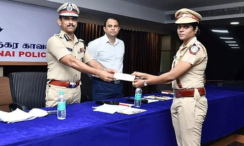 துப்பாக்கியால் சுட்டு ரவுடியை பிடித்த எஸ்.ஐ. கலைச்செல்விக்கு பாராட்டு