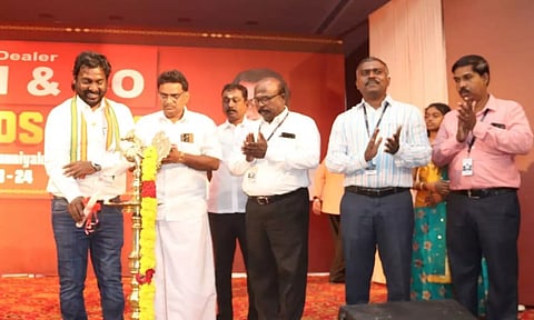 அதிக மதிப்பெண்கள் பெற்ற மாணவ-மாணவிகளுக்கு விஜய் வசந்த் எம்.பி. பரிசு