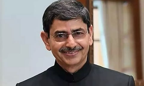 டெல்லி சென்றார் கவர்னர் ஆர்.என்.ரவி- அமித்ஷாவை சந்தித்து பேச வாய்ப்பு
