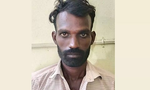'எடப்பாடி பழனிசாமி மீது வெடிகுண்டு வீசுவோம்'-  மிரட்டல் விடுத்த வாலிபர் கைது