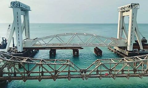பாம்பன் புதிய ரெயில் பாலத்தை அடுத்த மாதம் திறந்து வைக்கிறார் பிரதமர் மோடி