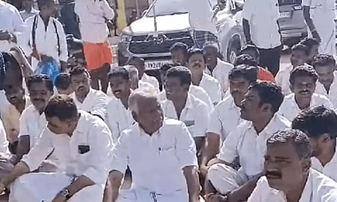 ஓசூரில் அதிமுக எம்எல்ஏக்கள் சாலை மறியல்