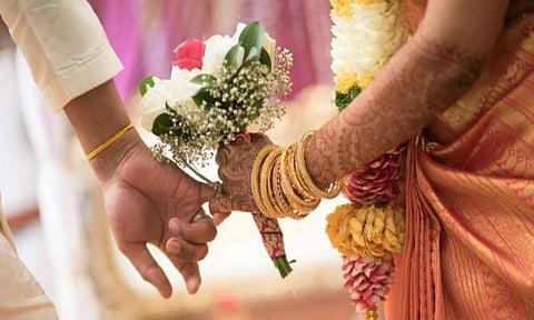புதுமண தம்பதியா நீங்கள்...? மகிழ்ச்சியான மண வாழ்க்கைக்கு  தேவையான `8 அம்சங்கள்'