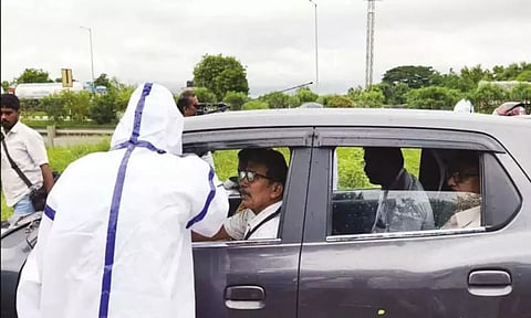 நிபா வைரஸ் பரவல்: சோதனைச்சாவடிகளில் மருத்துவக்குழுவினர் ஆய்வு