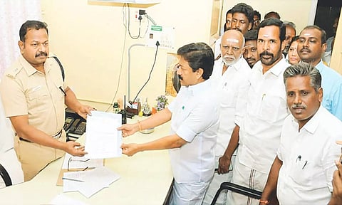 அவதூறு பரப்புகிறவர்கள் மீது நடவடிக்கை எடுக்க வேண்டும்- சி.வி.சண்முகம்