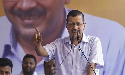 எனது கேள்விகளுக்கு பதில் சொல்லுங்கள்: ஆர்.எஸ்.எஸ். தலைவரை சாடிய கெஜ்ரிவால்