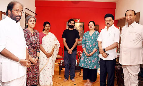 சீதாராம் யெச்சூரி வீட்டிற்கு சென்று முதலமைச்சர் மு.க.ஸ்டாலின் அஞ்சலி