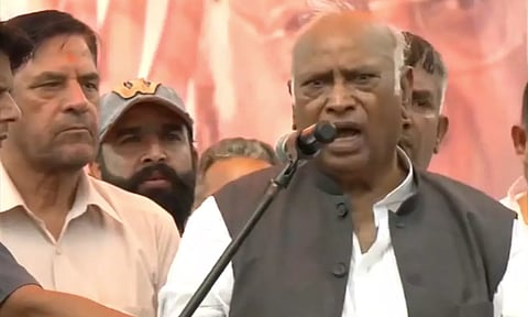 பிரதமர் மோடியை பதவியில் இருந்து நீக்காமல் செத்துவிட மாட்டேன்: கார்கே ஆவேசம்