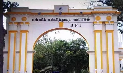 ஆன்லைன் சிறப்பு வகுப்பு நடத்தும் தனியார் பள்ளிகள் மீது நடவடிக்கை- கல்வித்துறை எச்சரிக்கை