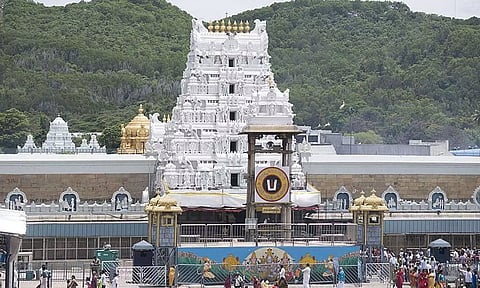 தொடர் வெடிகுண்டு மிரட்டல்... திருப்பதி கோவிலுக்கு கூடுதல் கமாண்டோ பாதுகாப்பு