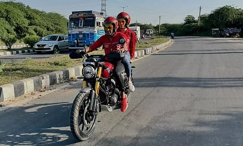 ஒருநாள் டெலிவரி ஏஜண்ட் ஆன ஜொமாட்டோ சி.இ.ஓ.!