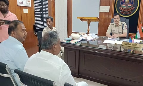டி.ஐ.ஜி.யுடன் புஸ்சி ஆனந்த் சந்திப்பு: மாநாடு மாதிரி வரைபடத்தை அளிக்க அறிவுறுத்தல்
