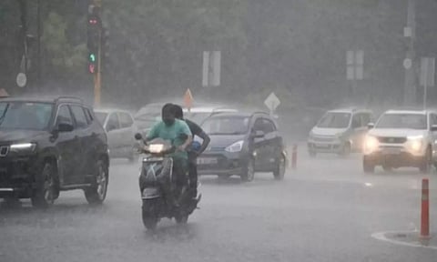 தமிழ்நாட்டில் 10 மாவட்டங்களுக்கு கனமழைக்கு வாய்ப்பு