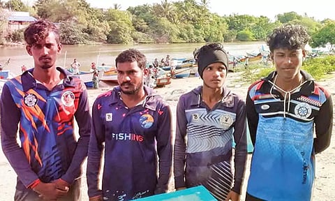 நாகை மீனவர்களை தாக்கி மீன்வலை, தொழில் நுட்பசாதனங்கள் கொள்ளை