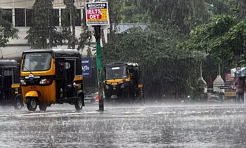 கேரளாவில் 27-ந்தேதி வரை கனமழை: 11 மாவட்டங்களுக்கு ஆரஞ்சு-மஞ்சள் அலார்ட்