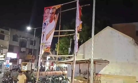 தமிழக வெற்றிக் கழக கட்சி பேனர் கிழிப்பு- நிர்வாகிகள் குவிந்ததால் பரபரப்பு