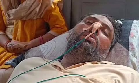 குடிக்க தண்ணீர் கேட்டவரை ஆசிட் குடிக்க வைத்த உ.பி. போலீசார்
