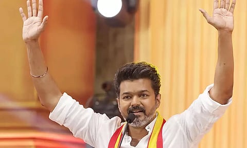 சூடுபிடிக்கும் தமிழக அரசியல் களம்... த.வெ.க. நிர்வாகிகளுடன் அவசர ஆலோசனையில் விஜய்