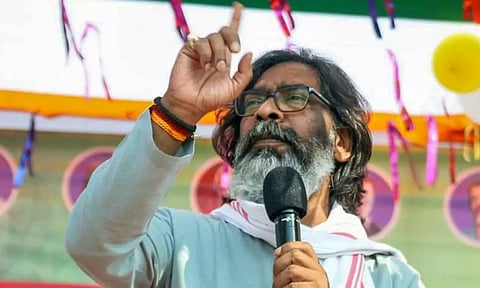 கோழைத்தனமான ஆங்கிலேயர்களைப் போல் பின்னால் இருந்து தாக்குவது ஏன்?- பா.ஜ.க.வை சாடிய ஹேமந்த் சோரன்