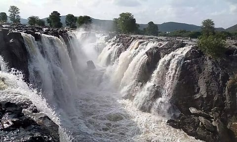 காவிரி நீர்ப்பிடிப்பு பகுதிகளில் கனமழை-  ஒகேனக்கல்லில் நீர்வரத்து 10 ஆயிரம் கனஅடியாக அதிகரிப்பு