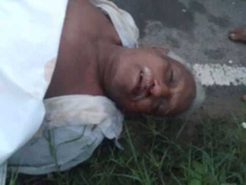 மொடக்குறிச்சி அருகே வேன் மீது மோட்டார்சைக்கிள் மோதி முதியவர் பலி