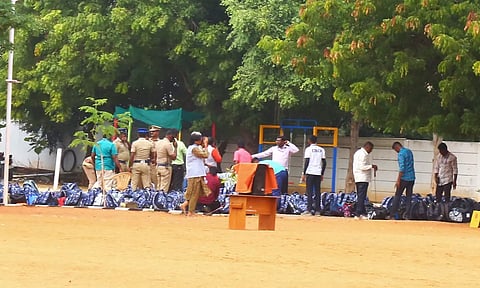 திருப்பூரில் பள்ளிக்கு வெடிகுண்டு மிரட்டல்- மாணவர்கள் அவசரமாக வெளியேற்றம்
