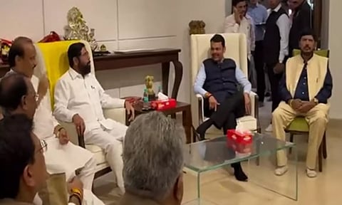 மகாராஷ்டிராவில் வெற்றி முகம்- பாஜக கூட்டணி தலைவர்கள் அவசர ஆலோசனை