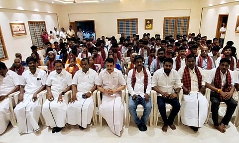 நாம் தமிழர் கட்சி நிர்வாகிகள் பலர் தி.மு.க.வில் இணைந்தனர்