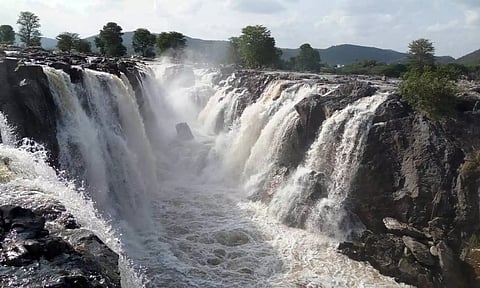 ஒகேனக்கல்லுக்கு நீர்வரத்து 5500 கனஅடியாக நீடிப்பு