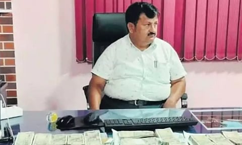 ரூ.11 லட்ச  லஞ்சப் பணத்துடன் சிக்கிய ஊட்டி முன்னாள் நகராட்சி ஆணையருக்கு நெல்லையில் போஸ்டிங்