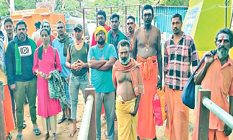 சதுரகிரிக்கு கனமழை எச்சரிக்கை விடுக்கப்படாததால்  சாமி தரிசனம் செய்ய அனுமதி