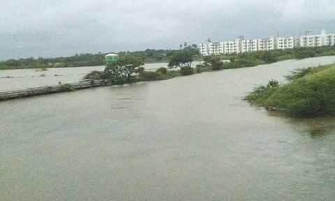 இயல்பு நிலைக்கு திரும்பிய மாமல்லபுரம்: பக்கிங்காம் கால்வாய் நிரம்பியது