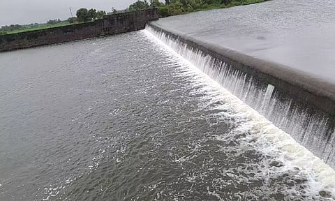 ஆரணி ஆற்றின் குறுக்கே குழாய் பதிக்கும் பணி நிறுத்தம்