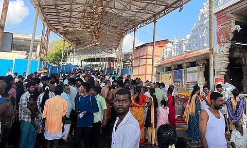 திருச்செந்தூர் சுப்பிரமணியசுவாமி கோவிலில் குவிந்த பக்தர்கள்
