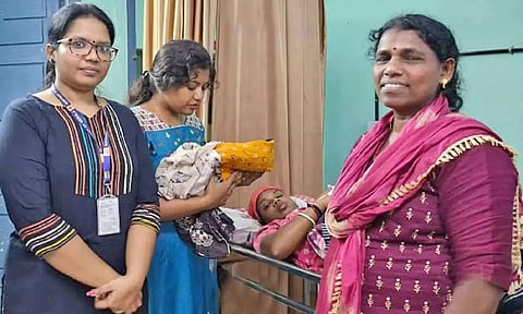 நடுவழியிலேயே பிரசவம்.... குழந்தையுடன் காட்டு யானையிடம் சிக்கிய பெண்